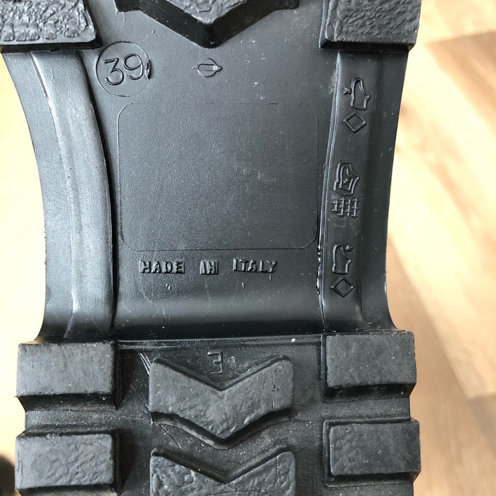 Burberry Rain Boots - Picture 8 of 13